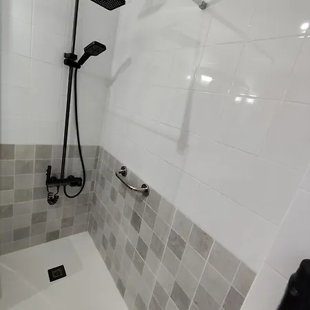 Appartement 2, Amplio Con Garaje, 3 Dorms, 1 Bano *
